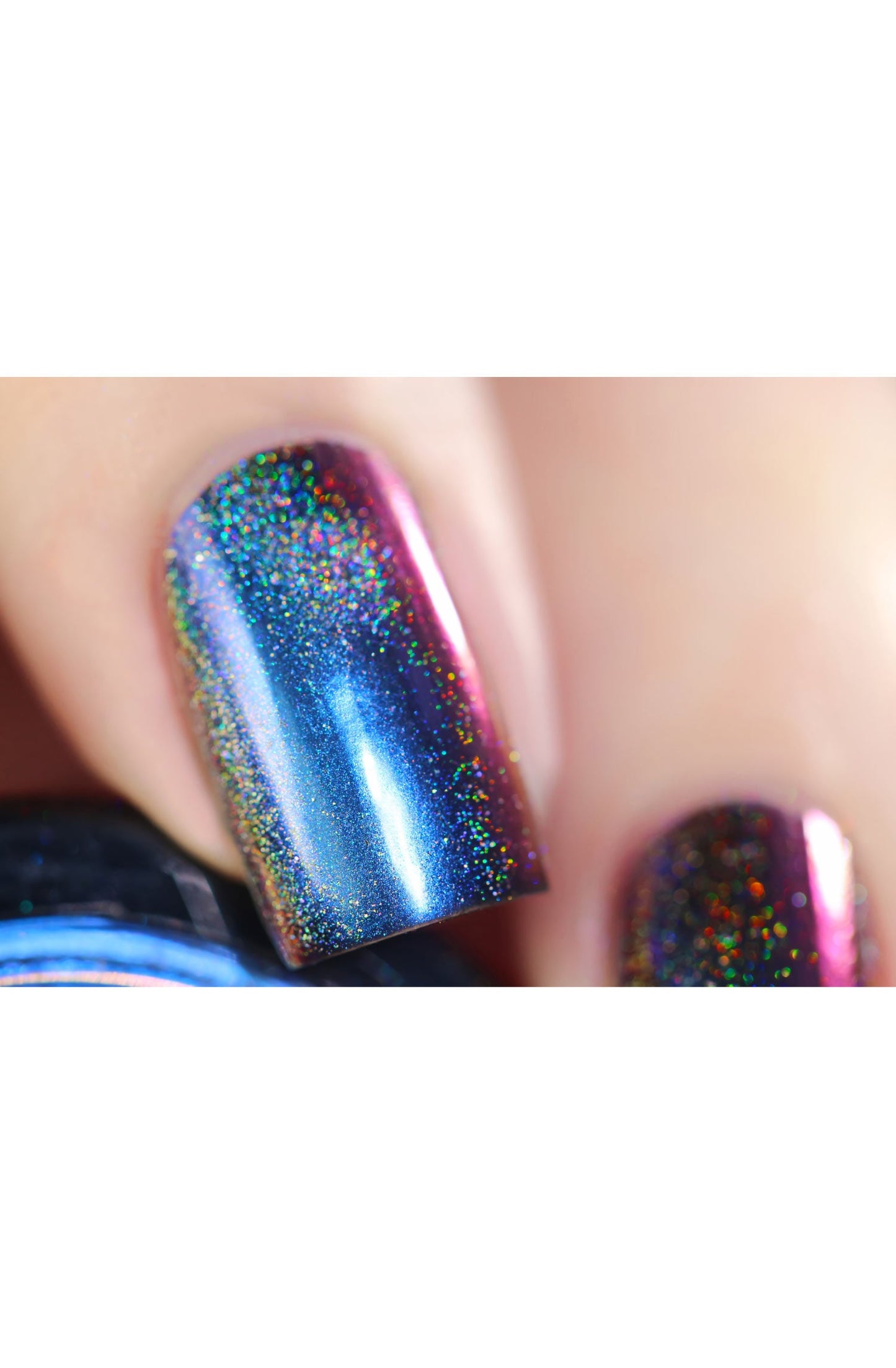 Chameleon Holographic Nail Powder: Royalty Suits Me